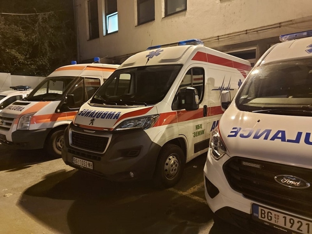 Kod okretnice autobusa 31 došlo do sudara dva vozila, jedno potpuno smrskano!