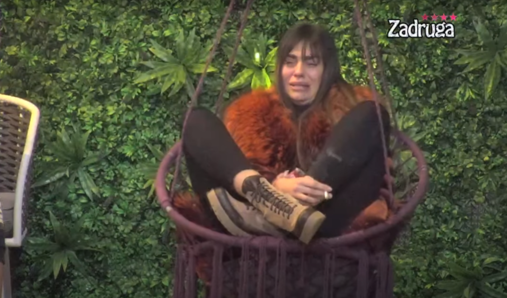 Navikla sam na bol, na patnju, na to da me ljudi gaze: Mina Vrbaški očajna, ovaj zadrugar je potpuno slomio! (FOTO/VIDEO)