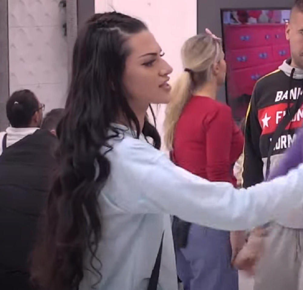 Tara i Ša fizički nasrnuli jedno na drugo, zadrugari uleteli da ih razdvajaju (FOTO/VIDEO)