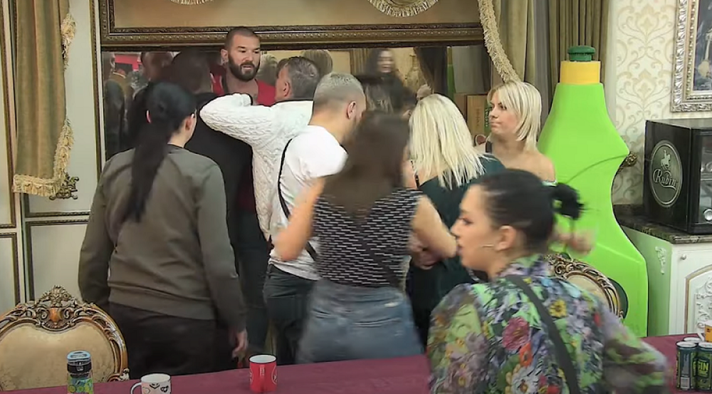 Učesnica spomenula dete Lakiću, on skočio da je udari!(VIDEO)