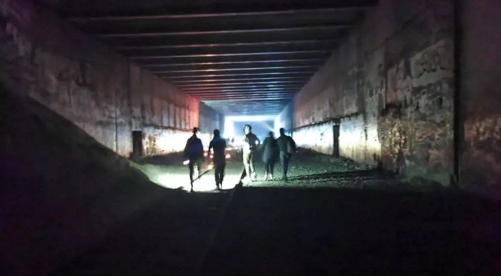 Gori fasada centralne banke u Parizu (VIDEO)