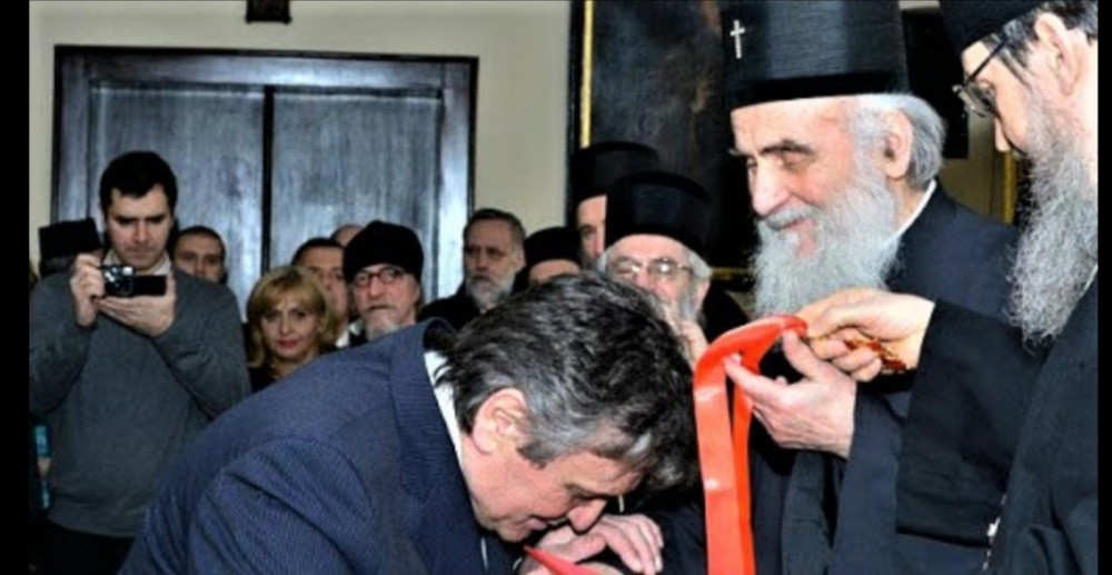 U skromnoj keliji u kojoj je patrijarh Irinej živeo ostali samo ormar, krevet i mali televizor, a tajna želja nije bila poznata javnosti