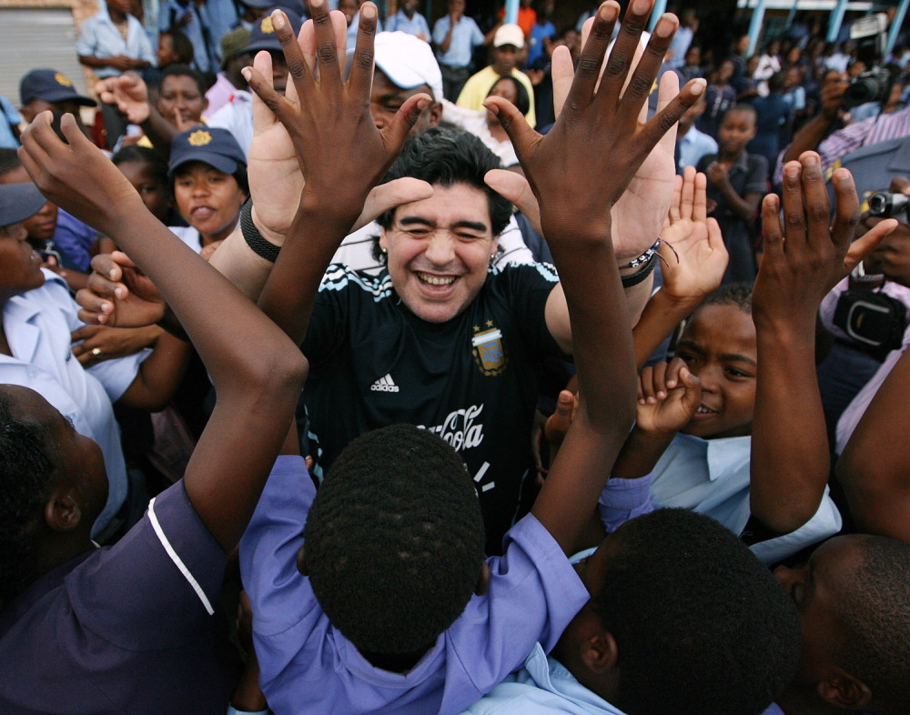 Obožavaoci se opraštaju od svog fudbalskog idola! (FOTO, GALERIJA)