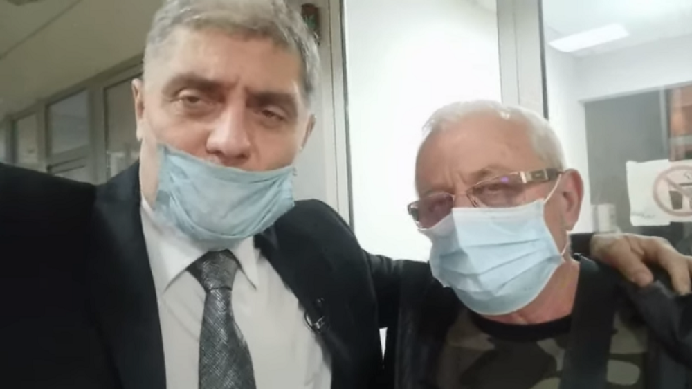 Era Ojdanić u zagrljaju sa Miroljubom Petrovićem objašnjava kako se sprečava korona (FOTO/VIDEO)