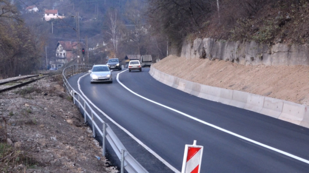 Užas na magistralnom putu kod Prijepolja, stenje i kamenje samo počelo da pada na automobile