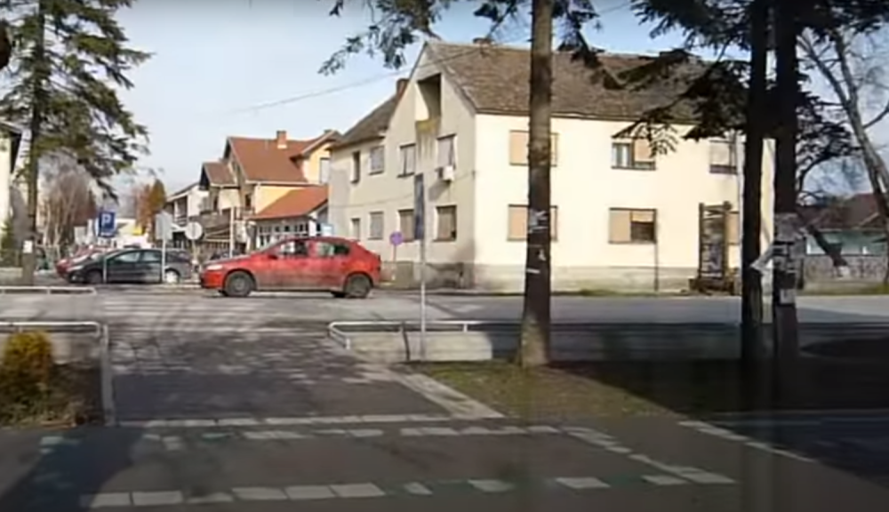 Socijalne radnike dočekala je potpuno gola devojčica sa nožem u ruci, a na podu stana izmet i smeće!