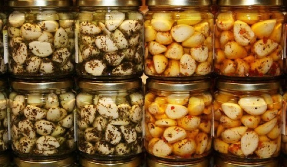 Lek i dodatak jelima: Evo kako da napravite turšiju od belog luka