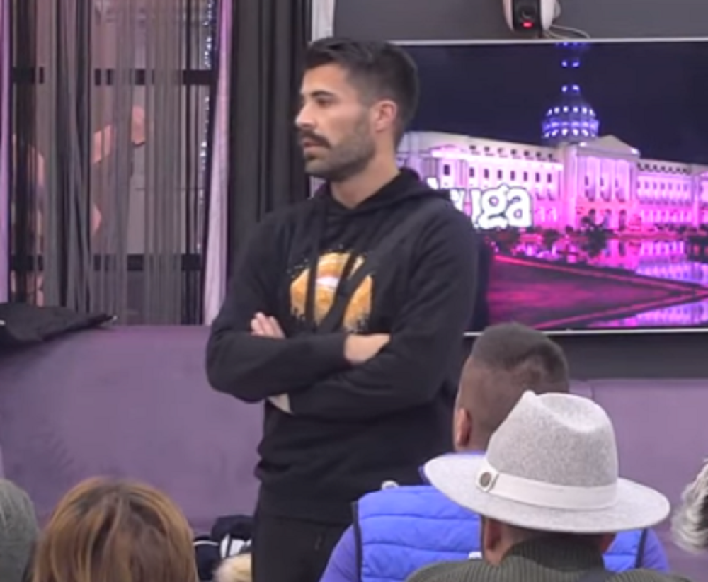 Zadrugaru preminuo otac od korone, on još uvek to ne zna, uslediće haos!