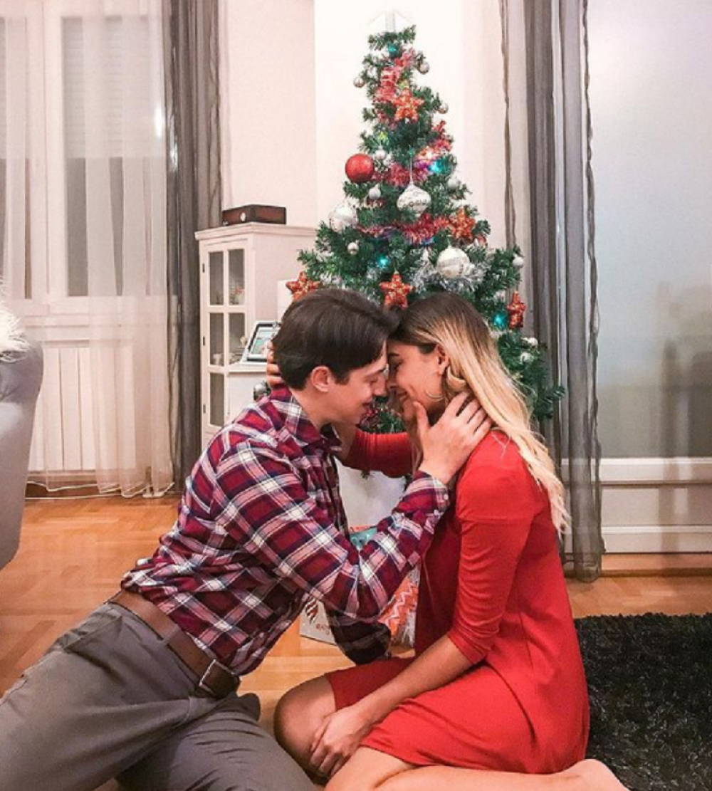 Srpska snajka ponosno pokazala verenički prsten, blistaju od sreće (FOTO/VIDEO)