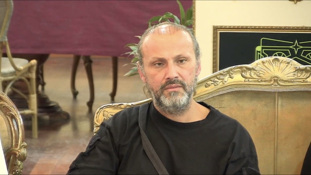 Karađorđe ljubi vršnjakinju svoje ćerke: Sčepao je, pa...! (FOTO/VIDEO)