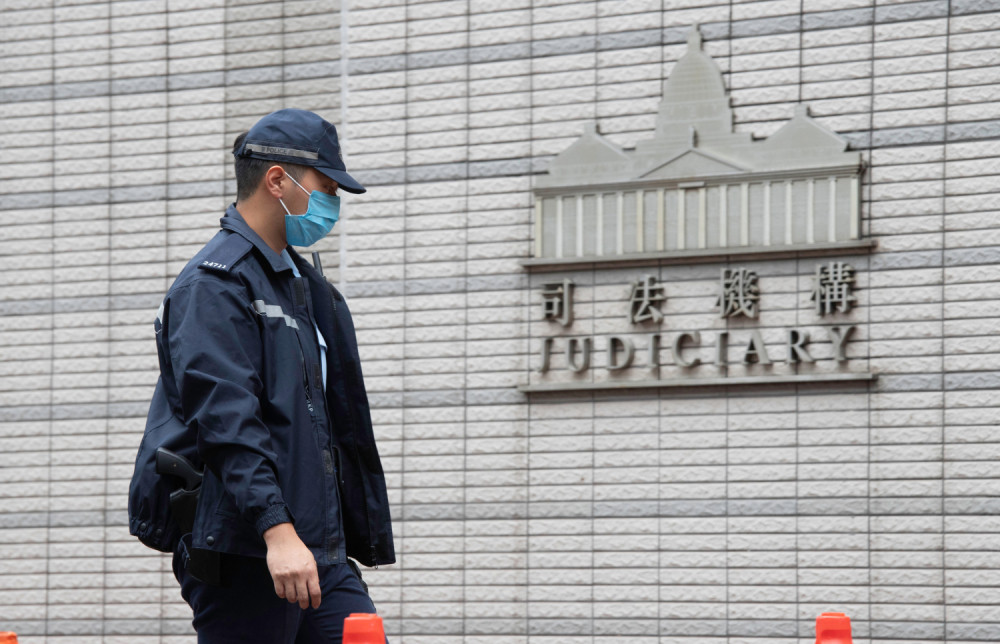 Uhvaćen sa  više od 160 dijamanata u vrednosti od 6,5 miliona hongkonških dolara