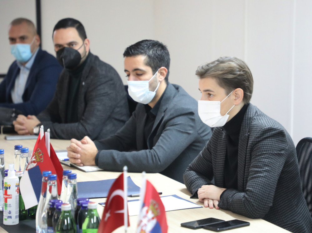 Premijerka Srbije obišla sa ministrom građevinarstva Tomislavom Momirovićem radove na deonici Kuzmin - Sremska Rača (VIDEO)