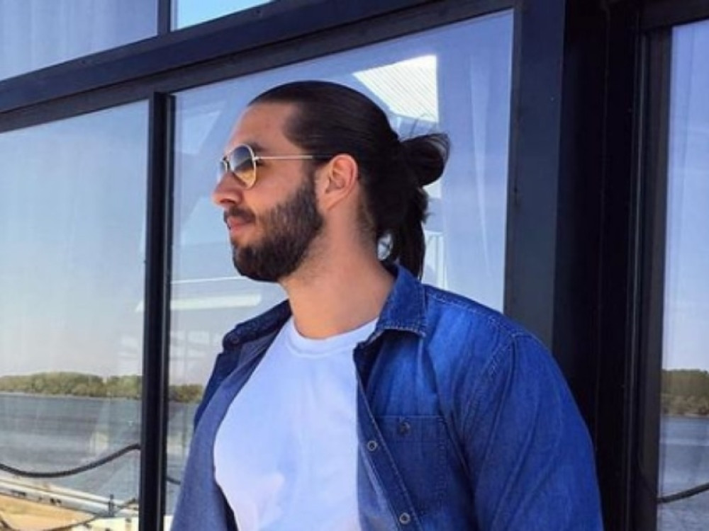 Takmičar "Zvezda Granda" se skinuo go, pa zavukao ruku u gaće, žene potpuno odlepile nakon ove scene! (FOTO/VIDEO)