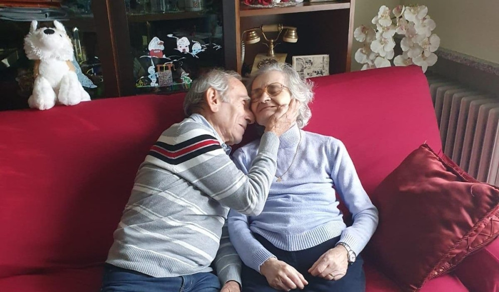 Svirao joj harmoniku ispod prozora, ali nažalost nije mogao da je spase (VIDEO)