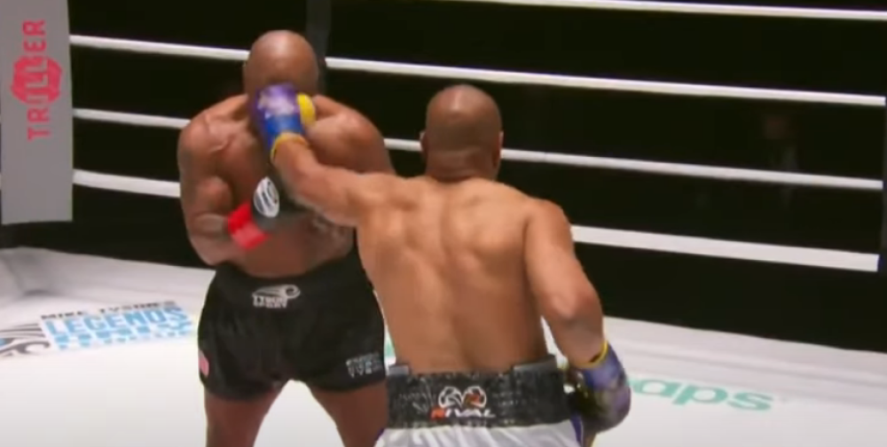 Pogledajte kako bije Tajson sa preko 50 godina, gde udari tu trava ne raste! (VIDEO)