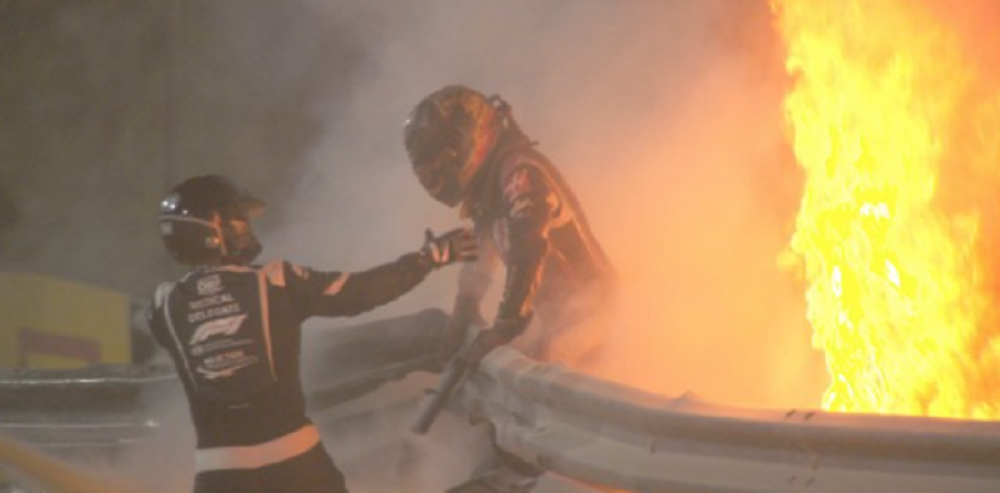 Vozač jedva izvukao živu glavu! Morao je da iskače iz vatre! (VIDEO/FOTO)