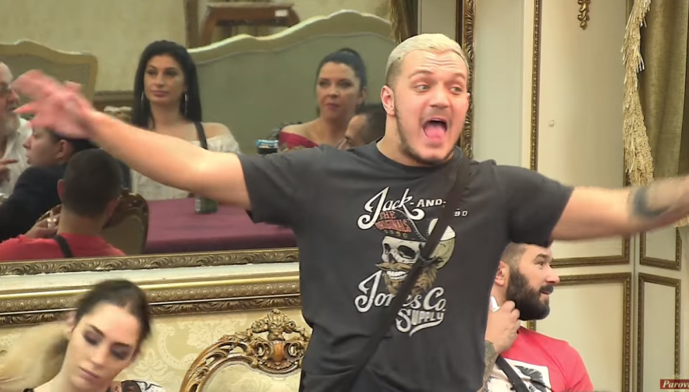 Sestra će ga doći glave, zbog ovoga će morati da pokrije oči!