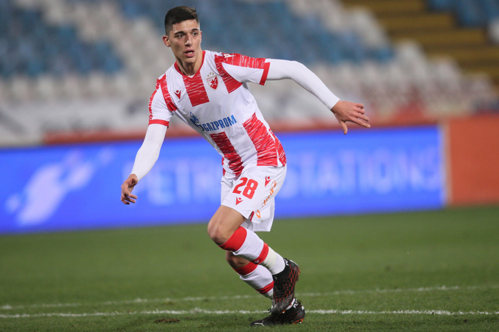 Mladi fudbaler u društvu Dekija Stankovića, Luke Jovića i Dragana Džajića!