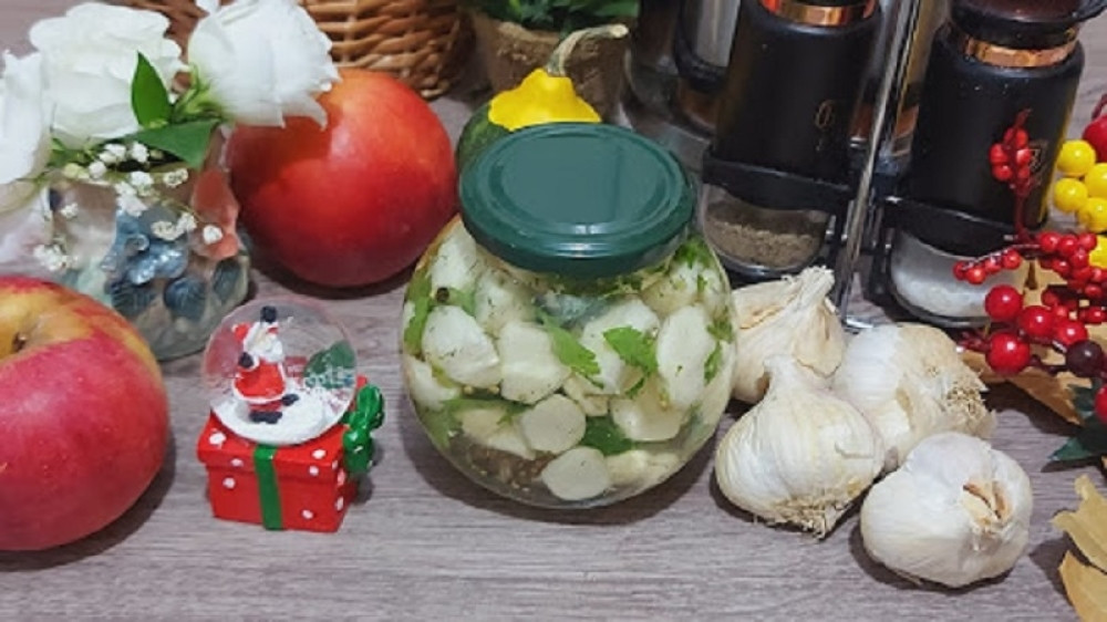 Najzdravija turšija - beli luk  u jabukovom sirćetu, svako jutro po jedan čen (VIDEO)