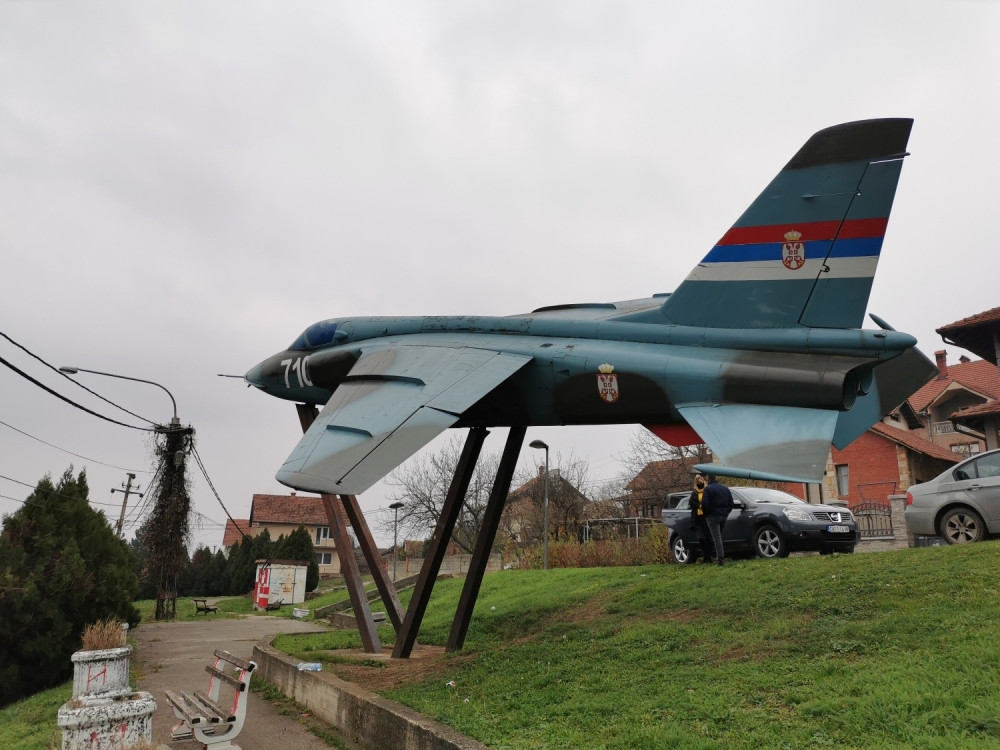 ''Orao'' u spomen palima u ratu 1991. i njegovom hrabrom pilotu - Zoranu Tomiću (FOTO)