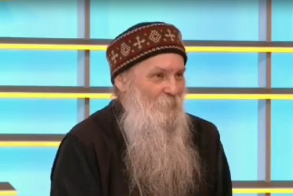 Voditelj: Zar vas ne brine veliki broj umrlih dok se pričešćujete?! Episkop Jovan: Umrli bi i ovako i onako! (VIDEO)