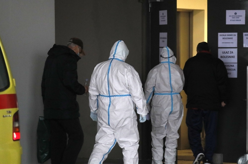 Deca najverovatnije podložnija zaražavanju mutiranim korona virusom, nema dokaza da je on smrtonosniji