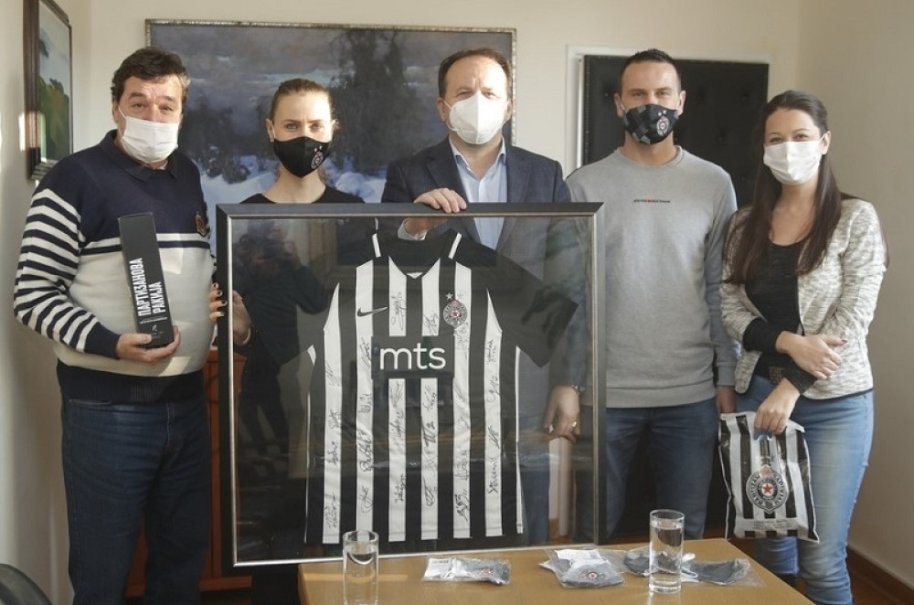 Prvotimac Partizana u poseti KBC Zvezdara (FOTO)