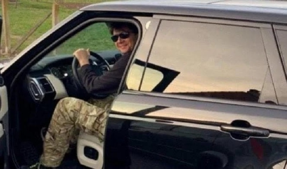 "Kada je izabran vozio se gradskim prevozom, a onda je upoznao Magičnog, danas vozi rendž rovera i birači ga ne interesuju!"