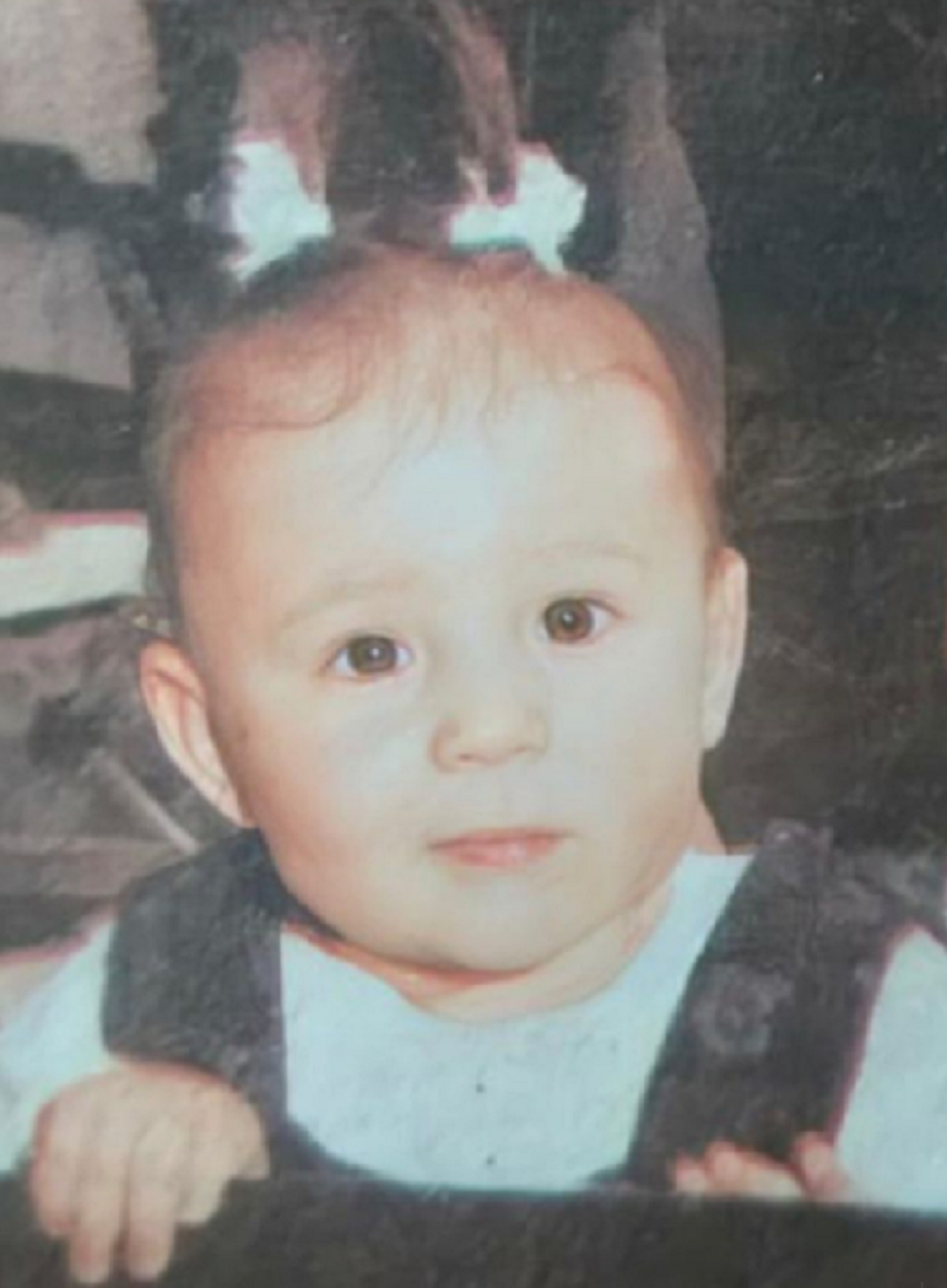 Od malih nogu je u žiži javnosti, danas je atraktivna pevačica, a njena majka je srpska ikona! (FOTO/VIDEO)