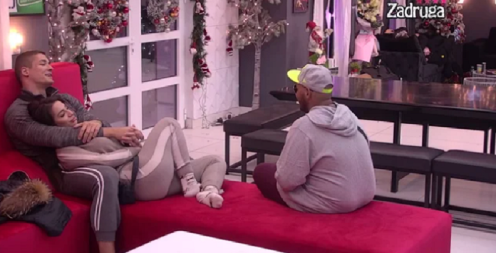 Nikola je samo dva meseca nakon raskida Sanju zamenio ovom zadrugarkom! Ljubakali se pred svima! (FOTO/VIDEO)