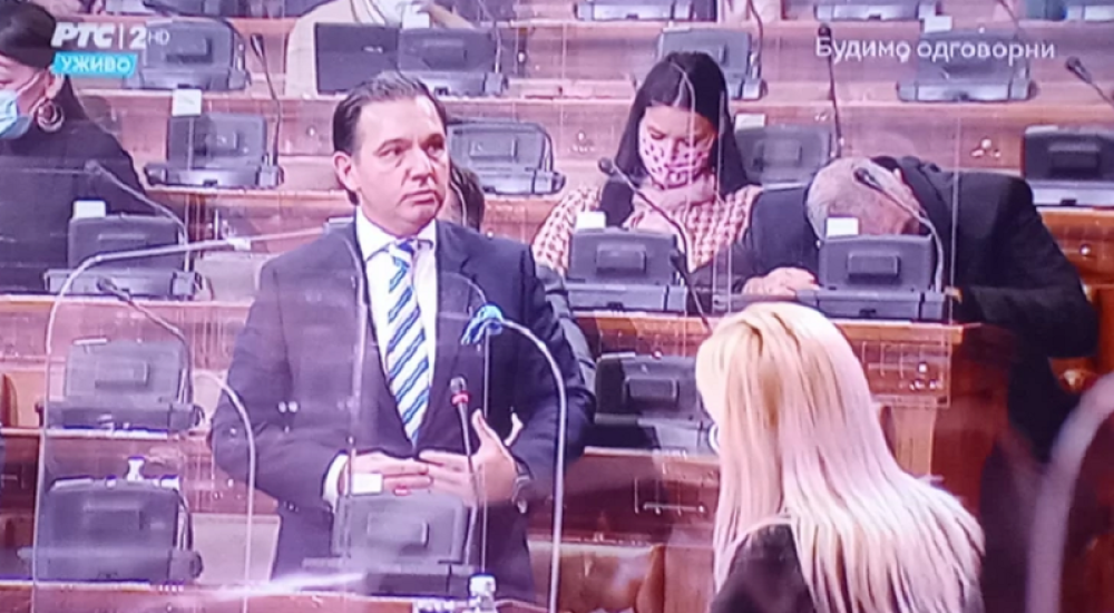 Poslanik u Skupštini Srbije uhvaćen u nezgodnom trenutku, tvrdi da nije sve kako se čini! (FOTO)