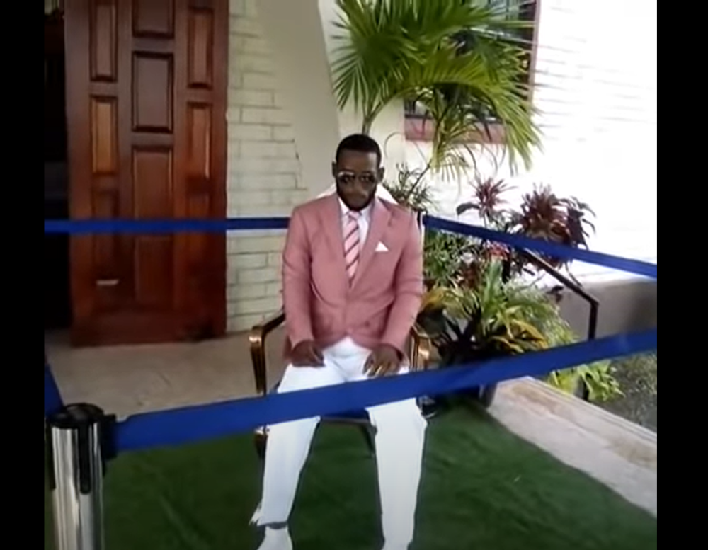 Pokojnika doneli na stolici i nastao je haos (VIDEO)