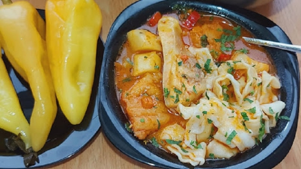 Vrhunski riblji paprikaš u šerpi! (VIDEO)