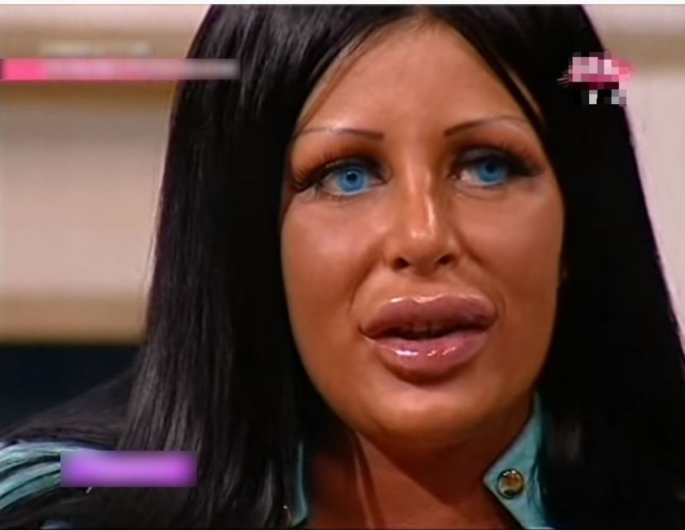 Silikonska kraljica javno pozvala devojke da se prijave kod nje za poslovnu pratnju: Starleta zapečatila sudbinu u zatvoru! (FOTO/VIDEO)