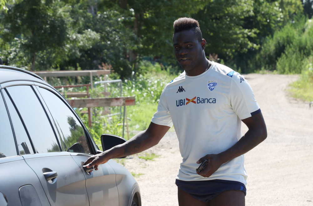 Baloteli pobesneo nakon što su mu obili automobil: Ganjaću vas do kraja života! (FOTO)