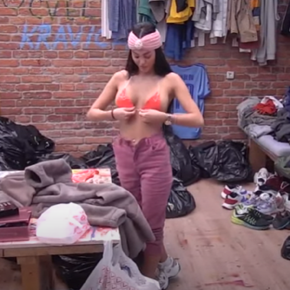 Maja se skinula do gole kože, pa naskočila na Janjuša, on počeo da urla! (FOTO/VIDEO)