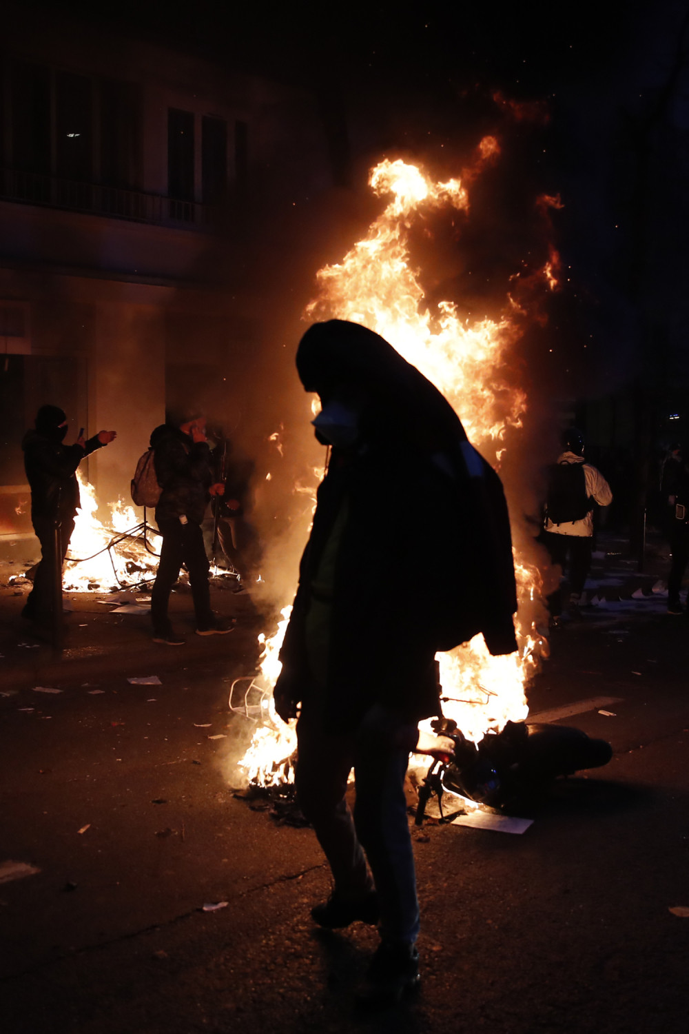 Emanuel Makron se sprema da promeni zakon zbog HAVARIJE koja se odvija na ulicama (FOTO/VIDEO)