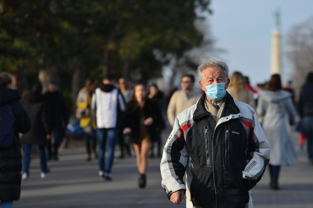 Prosečan Srbin nije ni zaostao ni glup... Evo kako se na jednostavan način postiže zaštita od korona virusa