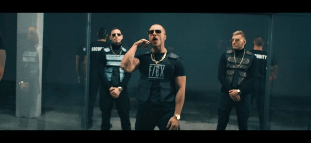 Srpski pevač ukrstio glasove sa Crnogorcima, pesma kida, a spot je pravi akcioni film!