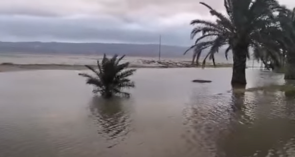 Talasi i do šest metara, vetar duva 130 km na sat