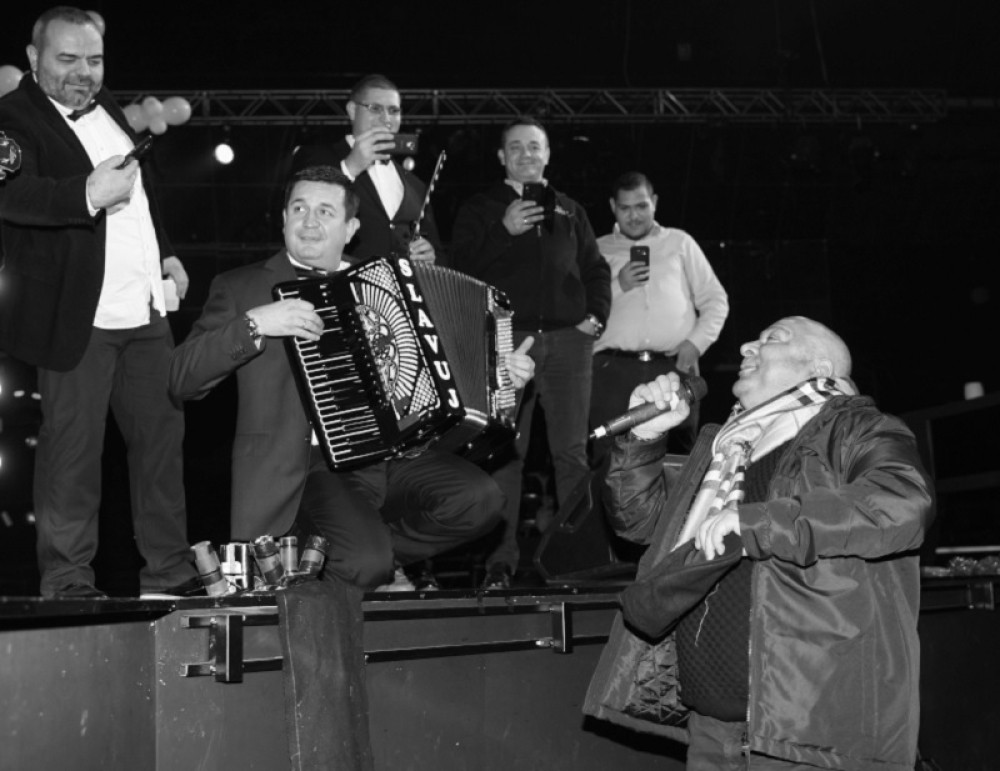 Pesma "Upalite za mnom sveće" pisana je za ovog pevača, a evo kako je dospela kod Džeja ( VIDEO)