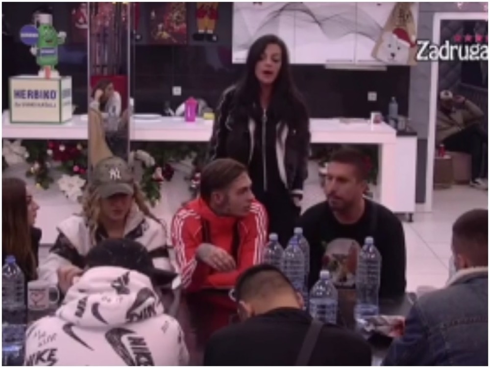 Nakon što je izgovorio jednu rečenicu Tara je načisto podivljala, a od Frana ovo niko nije očekivao! (FOTO/VIDEO)