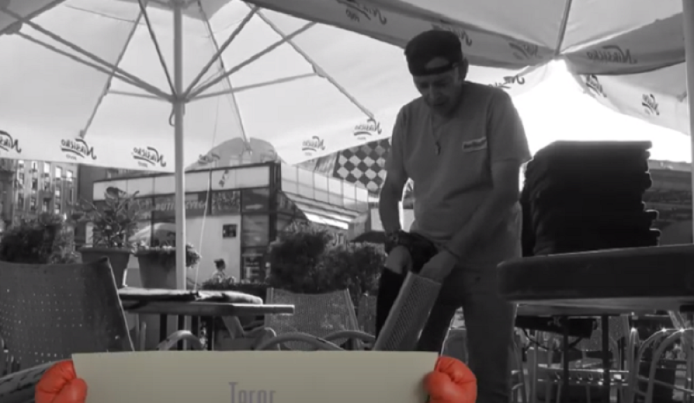 Žena njegovog života mu je izdahnula na rukama dok je bila u drugom stanju, preminulog glumca život nije mazio