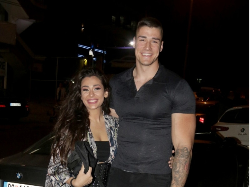 Poručio joj je pesmu, a samo koji sat kasnjie ona ga je odvela kući: Nikola Đorđević proveo je noć sa Aleksandrom Mladenović! (VIDEO)