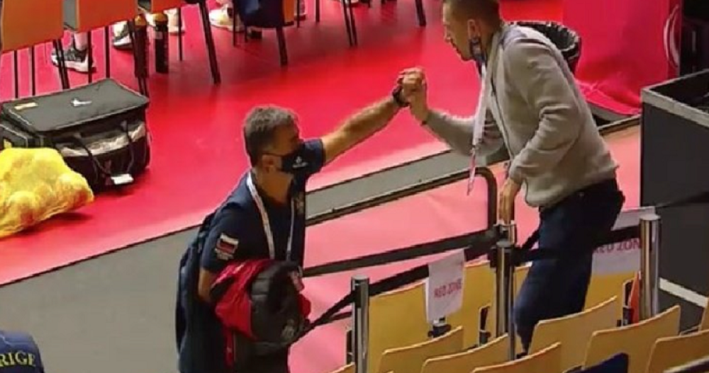 Opšti haos u Danskoj! Ruski trener na udaru zbog pozdrava, rukometašice jele istom kašikom! (FOTO)