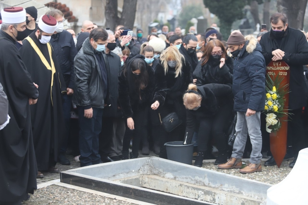 Džejeva devojka Andrijana opsovala zbog jedne stvari, a onda je usledio potresan govor ovog muškarca! (FOTO/VIDEO)