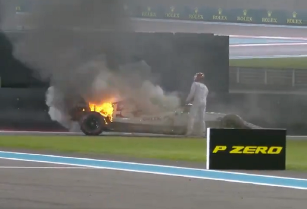 Zapalio se bolid legendarnog vozača tokom treninga! (VIDEO)