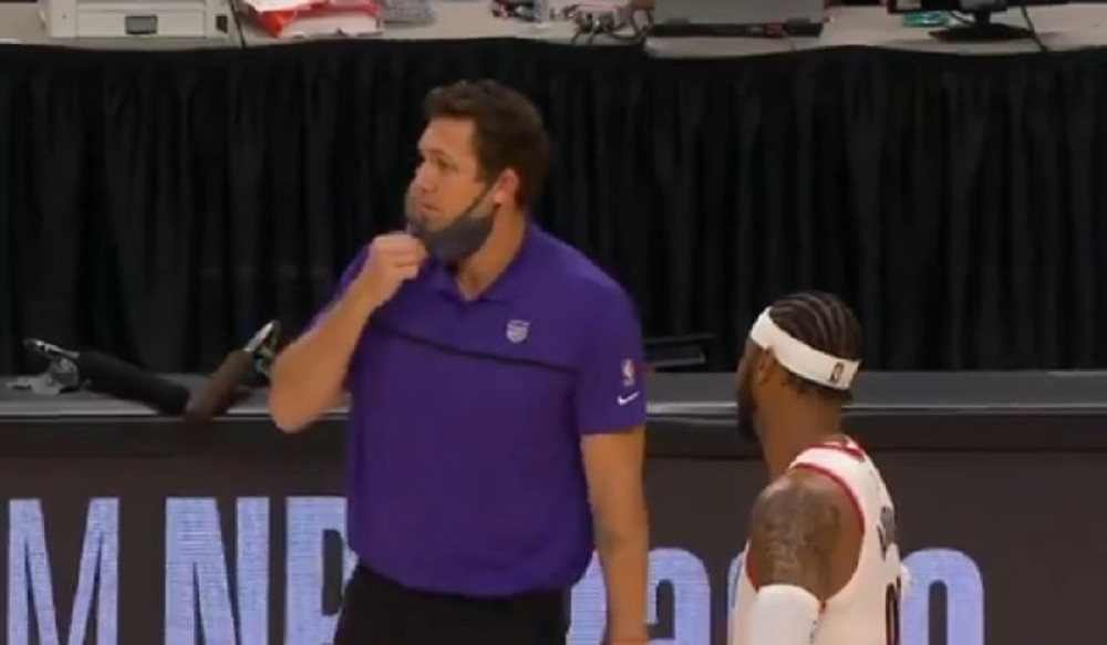 Treneru, stavi masku! (VIDEO)