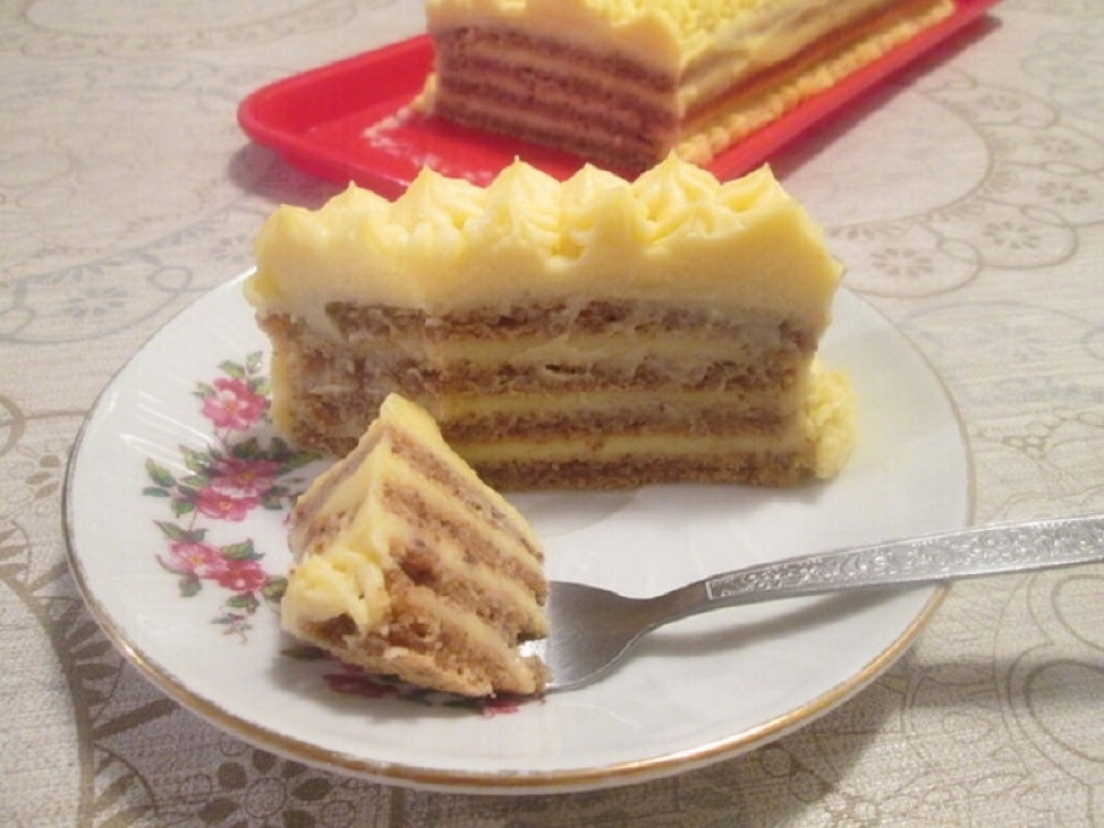 Krem kolač sa orasima: Božanstveni desert koji će svi voleti!