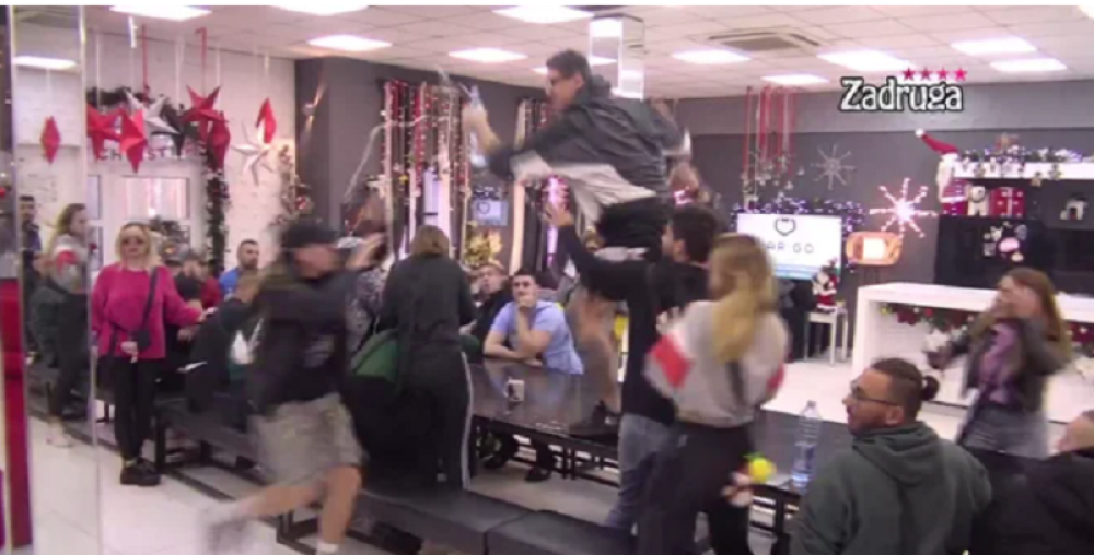 Kristijan nasrnuo na zadrugarku: Obezbeđenje uletelo momentalno! (FOTO/VIDEO)